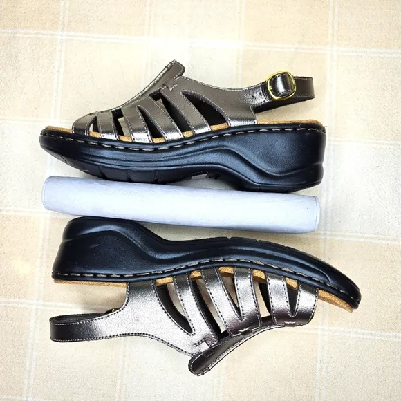 Clarks Lexi Marigold Bendables Metallic Pewter Adjustable Buckle Leather Sandals