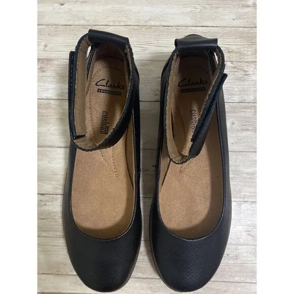 Clarks Sandals Women’s size 7.5 Leather Ankle Strap Soft Cushion Round Toe