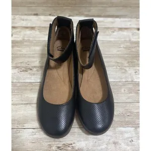 Clarks Sandals Women’s size 7.5 Leather Ankle Strap Soft Cushion Round Toe