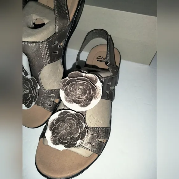 Clark's (Size 7.5) Pewter Metallic &quot;Leisa Claytin&quot; Open Toe Sandals (NEW in Box)
