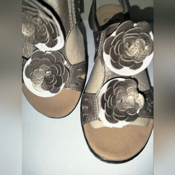 Clark's (Size 7.5) Pewter Metallic &quot;Leisa Claytin&quot; Open Toe Sandals (NEW in Box)