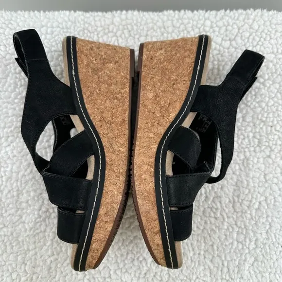 Clarks Un Capri Step Black Leather Cork Wedge Sandals