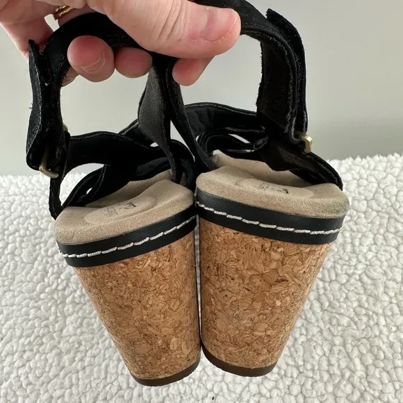 Clarks Un Capri Step Black Leather Cork Wedge Sandals