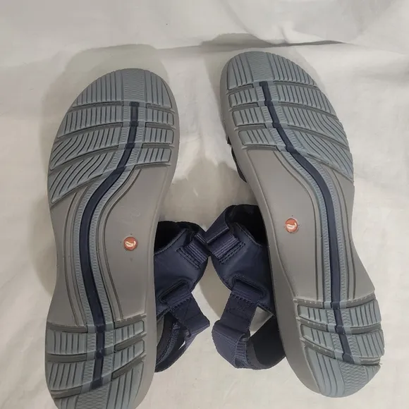 Clarks Women's Un Roam Step Leather Adjustable Sport Sandals Navy Size 10 NWOT