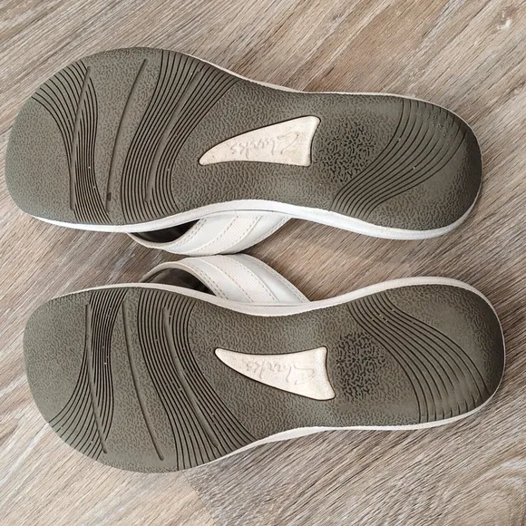 Cloudsteppers by Clarks sandals women's size 5.5 Pair to go!
