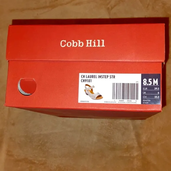 👣COBB HILL💛 Laurel Perforated Silver Metallic Sandals🩰 priced reasonable