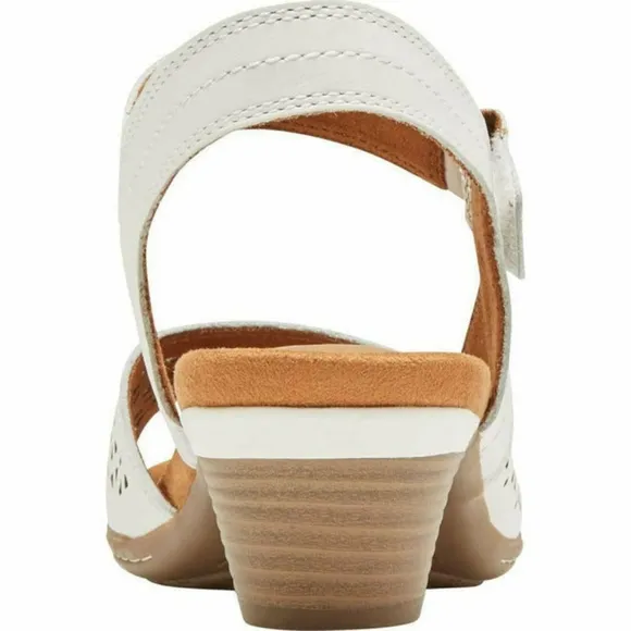 👣COBB HILL💛 Laurel Perforated Silver Metallic Sandals🩰 priced reasonable