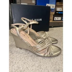 Cole‎ Haan Jitney Knot Sandals Gold Wedge Women's Size 8 Brand New