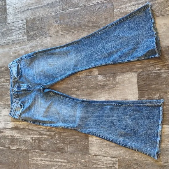 COWGIRL TUFF &quot;C. Breeze&quot; flares wide leg jeans acid wash bell bottoms sz 34x35L