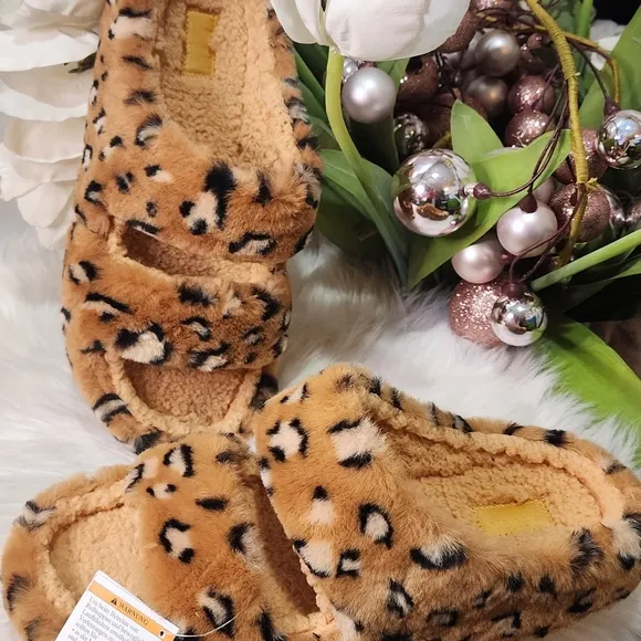Crocs Classic Cozzzy Animal Print Fuzzy Slippers Mens12 New