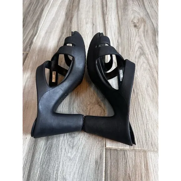 CROCS Cyprus IV Size 8 Black High Heel Chunky Sandals Cross Straps Comfort