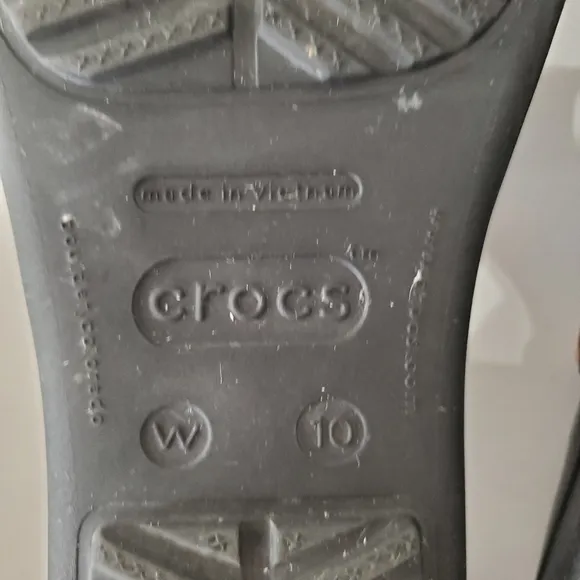 CROCS Sanrah Diamante Sz 10 Gold Circle Wedge Thong Flip Flop Sandal Black Beach