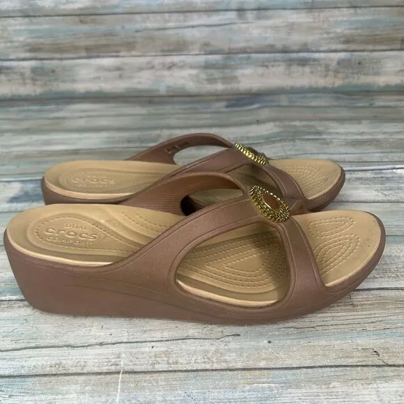 Crocs Sanrah Sandals Womens 10 Wedge Slip On Dual Medallion Bling Neutral Heel
