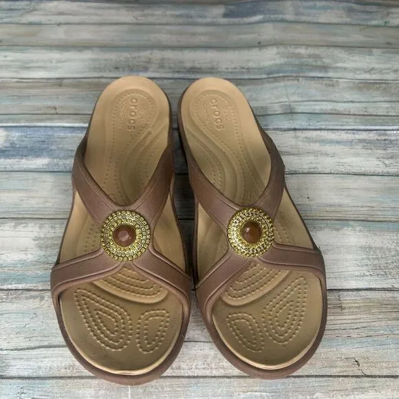 Crocs Sanrah Sandals Womens 10 Wedge Slip On Dual Medallion Bling Neutral Heel