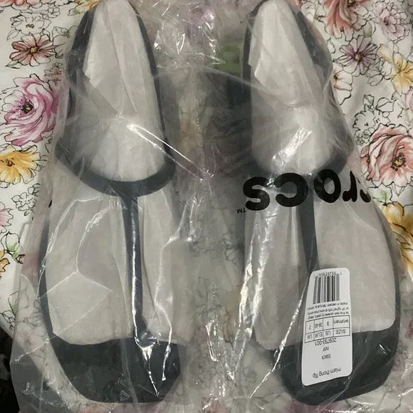 Crocs thong flip sandals size 9