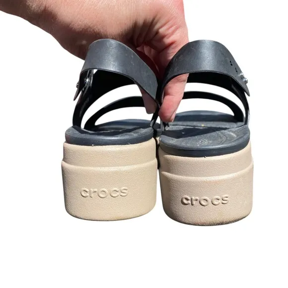 CROCS wedge Black and Tan Sandals with Slingback Design size 7