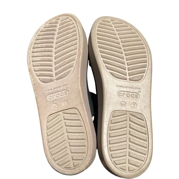 CROCS wedge Black and Tan Sandals with Slingback Design size 7