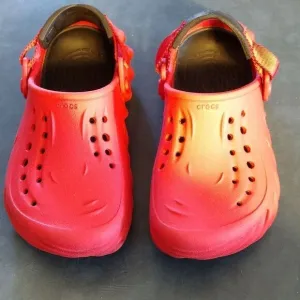 Crocs Big Kids Echo Clog Size J2 Lightweight Slip On Sandals Pink