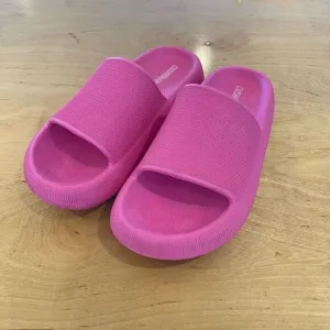 Cushionaire Womens Feather Cloud Recovery Comfort Slide Sandals Hot Pink Size 8