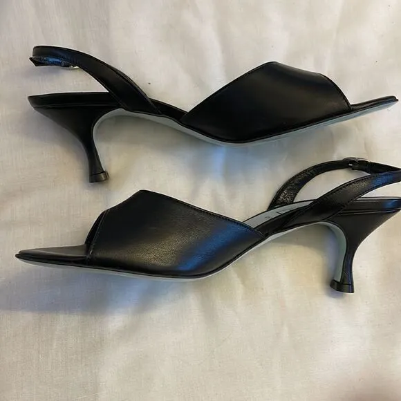 CYNTHIA ROWLEY BLACK LEATHER SANDALS.  PADDED INSOLES FOR COMFORT.   NEW