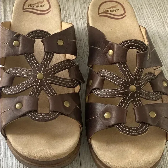 DANSKO Women Shoes S 9 EU 40 Brown Leather Cushion 2&quot; Wedge Heels Open Toe shift