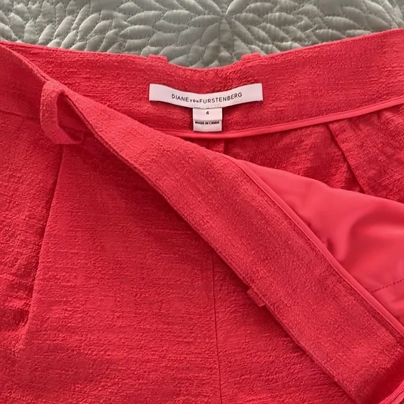 Diane von Furstenberg Woven Coral Shorts Size 4