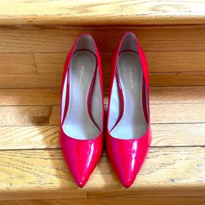 DISCOUNTED SHIPPING TODAY 🔥🔥 BCBG Red High Heels Pump Size 10 M