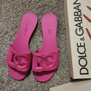 Dolce &amp; Gabbana Pink Slide Sandals