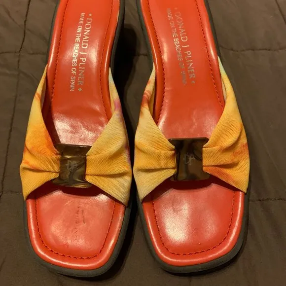 Donald J Pilner Tie Dye Orange&amp;Yellow Mesh Sandals