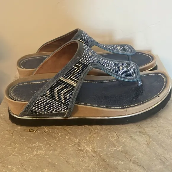 Donald J. Pliner Blue/Blue Aztec Beading/BrushedMetallic Sandals in size 8M