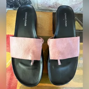 Donald J. Pliner Mauve FiFi Slide Sandals. Women’s Size: 7.5