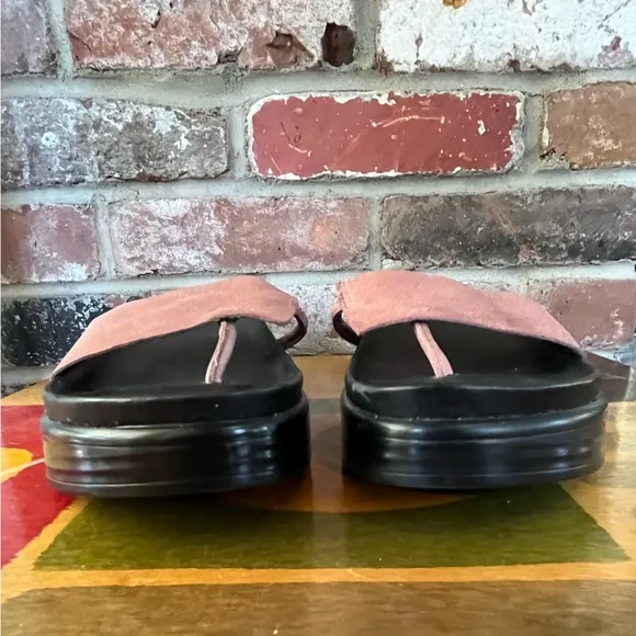 Donald J. Pliner Mauve FiFi Slide Sandals. Women’s Size: 7.5