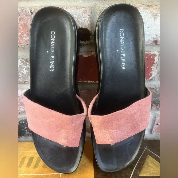 Donald J. Pliner Mauve FiFi Slide Sandals. Women’s Size: 7.5