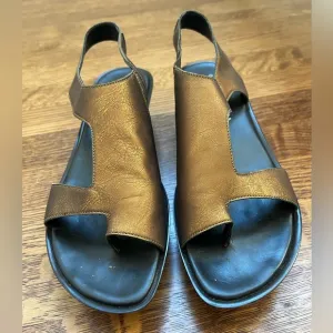 DONALD J PLINER Metallic Clio Wedge Sandals Date Night Slip On Bronze 9.5