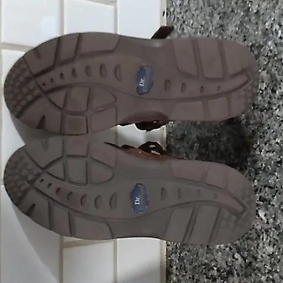 Dr. Comfort Brown Leather Casual Sandals. Size 9 Wide