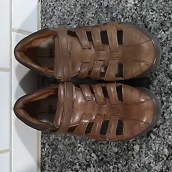 Dr. Comfort Brown Leather Casual Sandals. Size 9 Wide