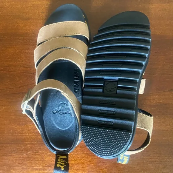 Dr Martens sandals womens 10 Tan Airwair with bouncing soles Gladiator Style
