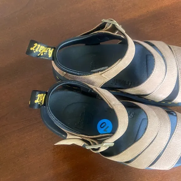 Dr Martens sandals womens 10 Tan Airwair with bouncing soles Gladiator Style