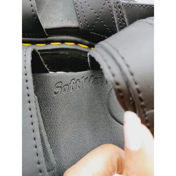 Dr Martens Voss Quad Platform Black Hydro Leather Sandals for Women Sz 6