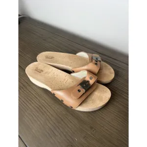 Dr Scholls &quot;STYLE&quot; Original Sandals Sz 7 Italian wooden orthopedic clogs Tan