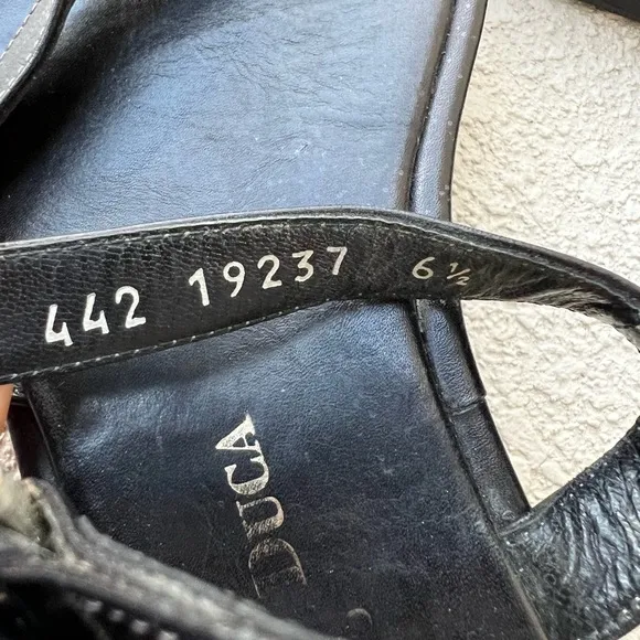 Duccio del duca black sandals size 6.5