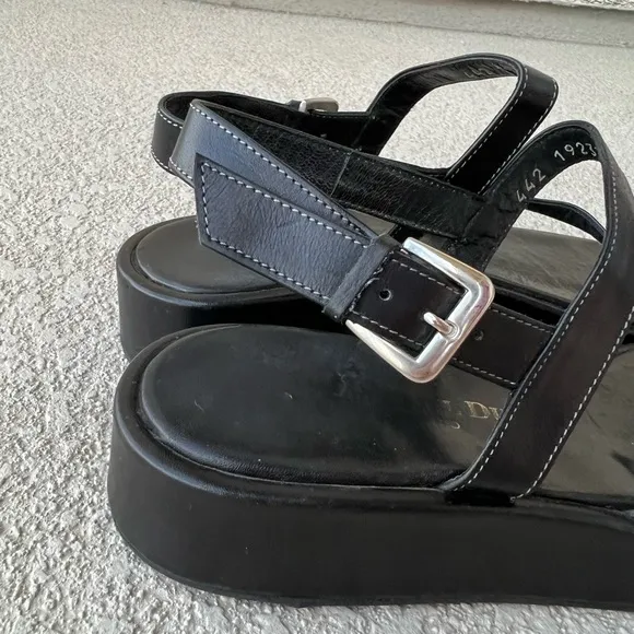 Duccio del duca black sandals size 6.5