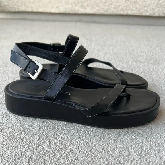 Duccio del duca black sandals size 6.5