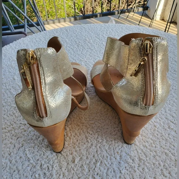 DVF Diane Von Furstenberg Women's Gold Opal Wedge Sandals Sz 9