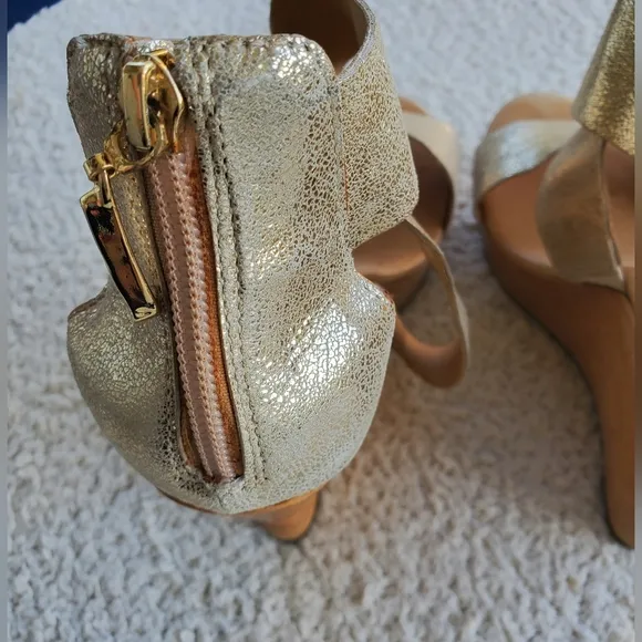 DVF Diane Von Furstenberg Women's Gold Opal Wedge Sandals Sz 9