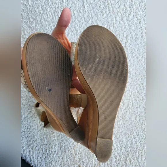 DVF Diane Von Furstenberg Women's Gold Opal Wedge Sandals Sz 9