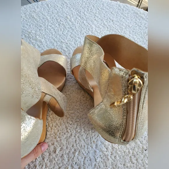 DVF Diane Von Furstenberg Women's Gold Opal Wedge Sandals Sz 9