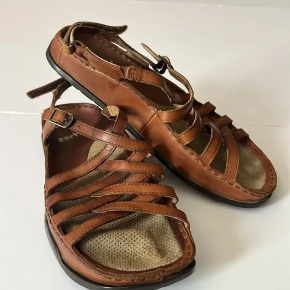 EARTH Womens Brown Leather Oasis Sandal Strappy Adjustable Cushion 8B,(runs big)