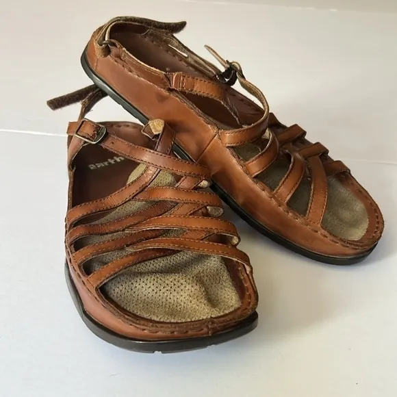 EARTH Womens Brown Leather Oasis Sandal Strappy Adjustable Cushion 8B,(runs big)