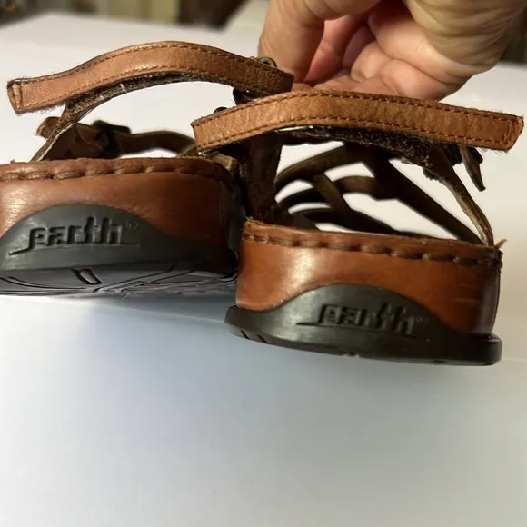 EARTH Womens Brown Leather Oasis Sandal Strappy Adjustable Cushion 8B,(runs big)